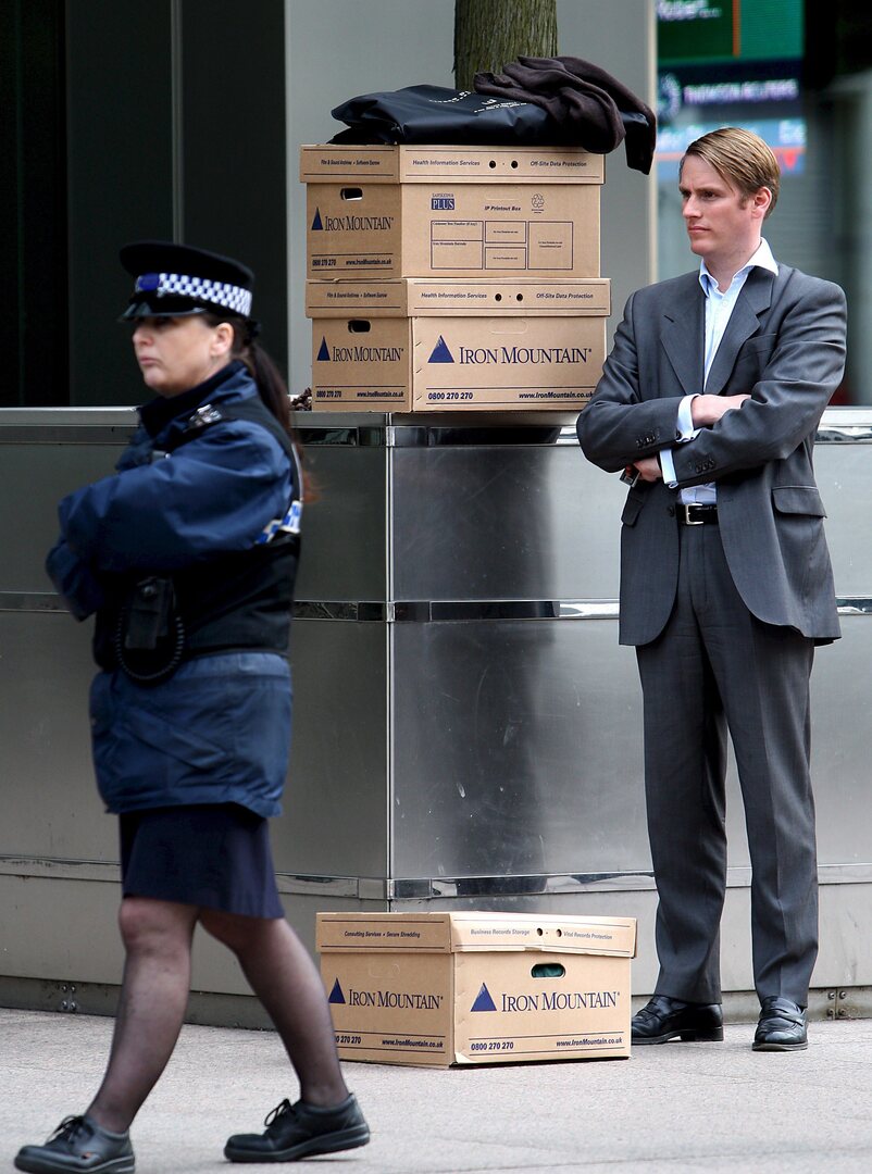 A Lehman Brothers employee carries his belongings outside the London office after the company filed for bankruptcy.